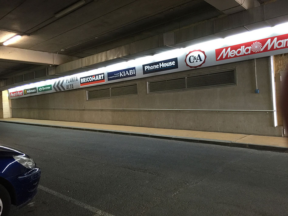 vinilo impreso sobre aluminio con estructura