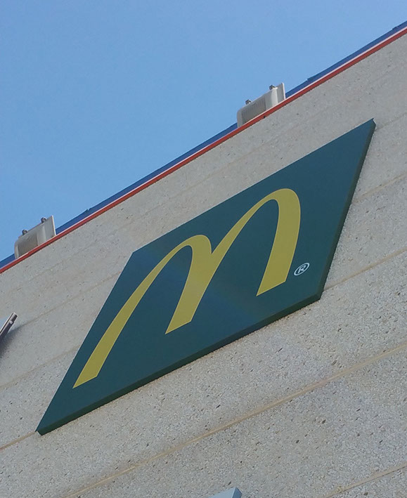 vinilo impreso sobre aluminio con estructura